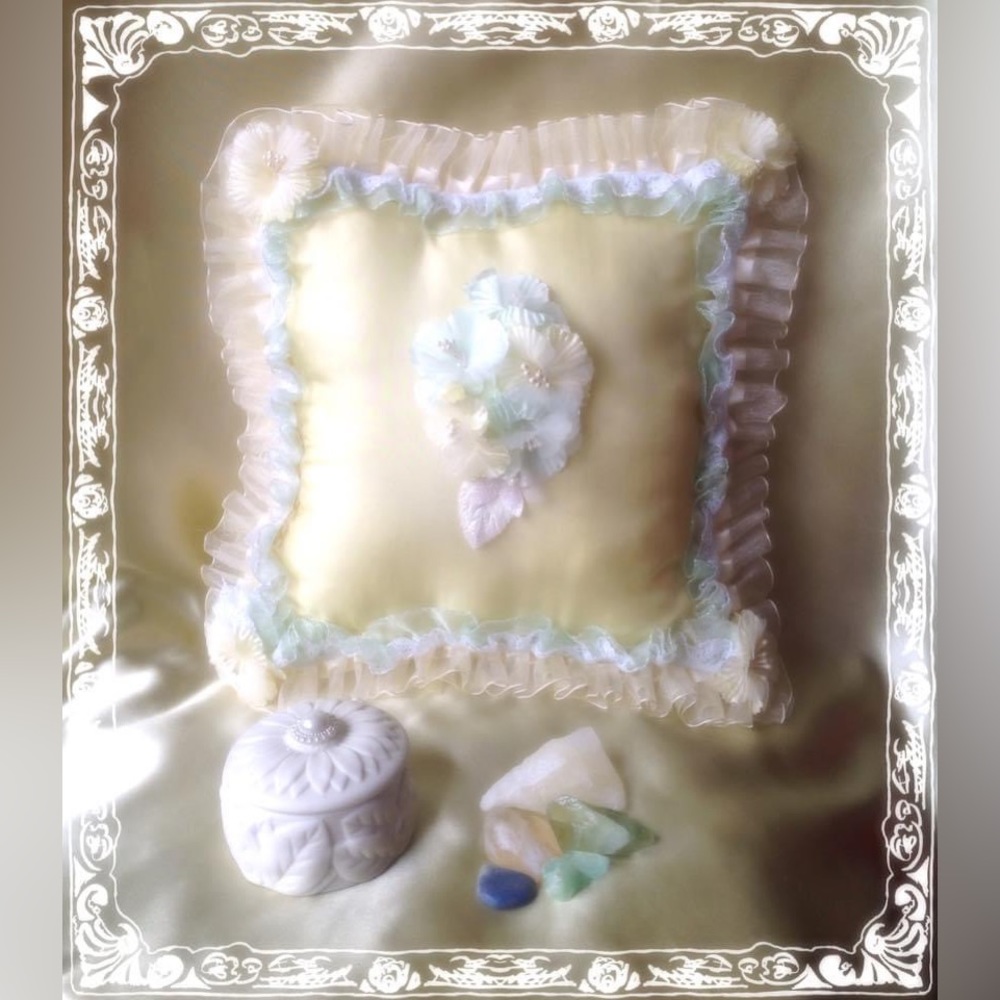 Hand Crafted Flowers Of Serenity Pillow (Lemongrass) - Picture 2 of 3